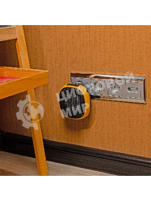 Тепловентилятор керамический Denzel DTFC-700 портативный, черный/желтый, 700 Вт, 10 м2, цифровой термостат