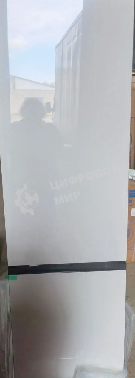 (Поврежденный товар) Холодильник Samsung RB38C7B6D12/EF белый [См.описание!]