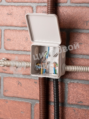 Коробка распределительная EKF КМР-030-031 с крышкой наружная (85х85х40) 8 мембр. вводов IP55