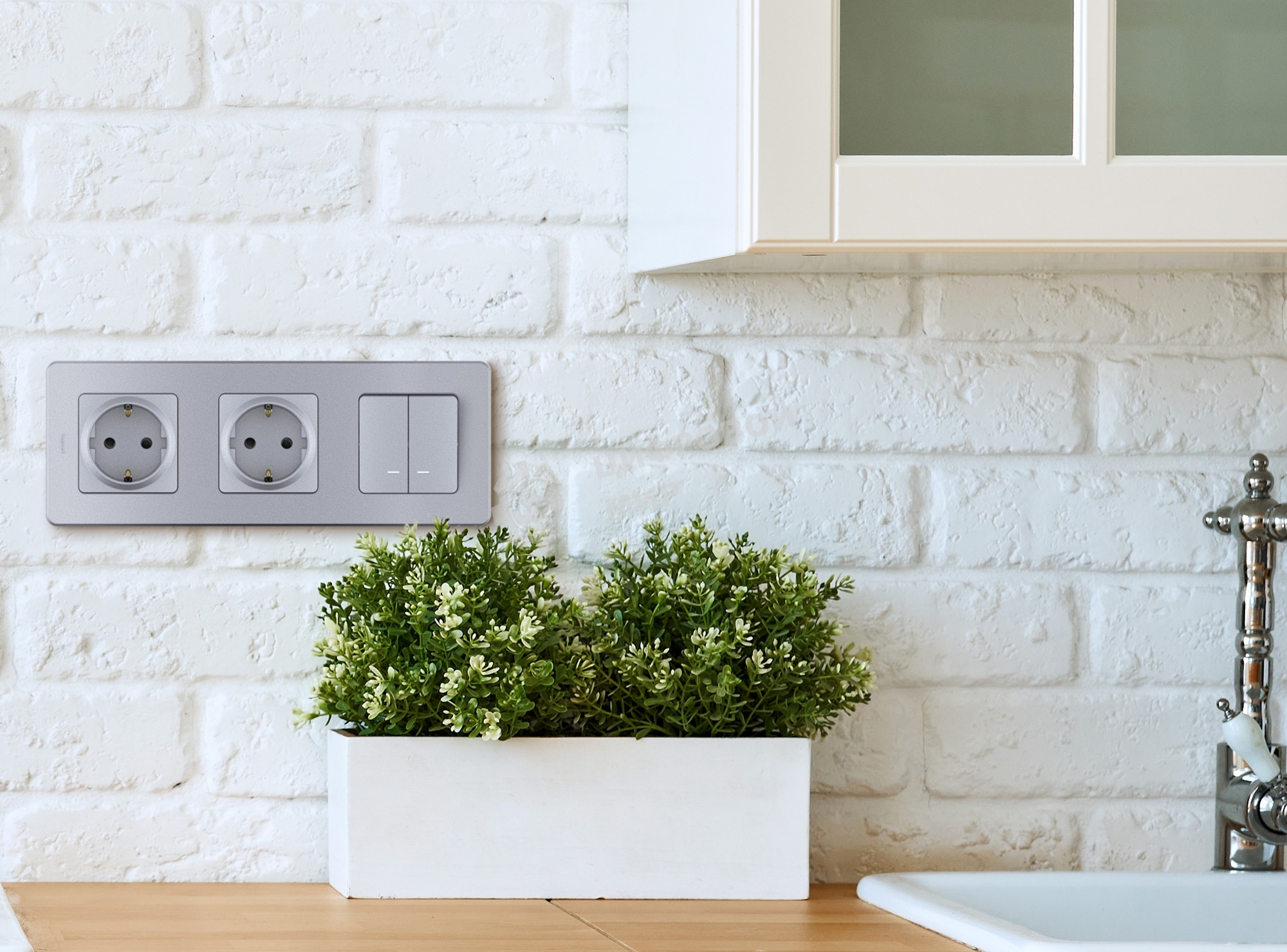 Рамка 3 поста алюминий