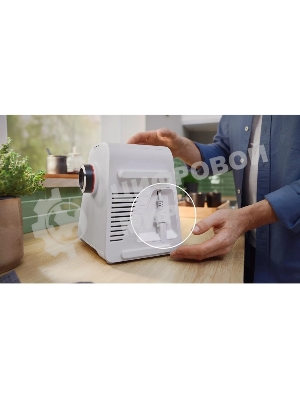 Мясорубка электрическая Bosch MFWS420W белый, 1900 Вт, 2.5 кг/мин, реверс, насадки - 3