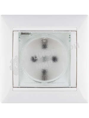 Розетка Legrand Valena 774220 влагозащищенная IP44 с заземлением с крышкой и защитными шторками (белая)