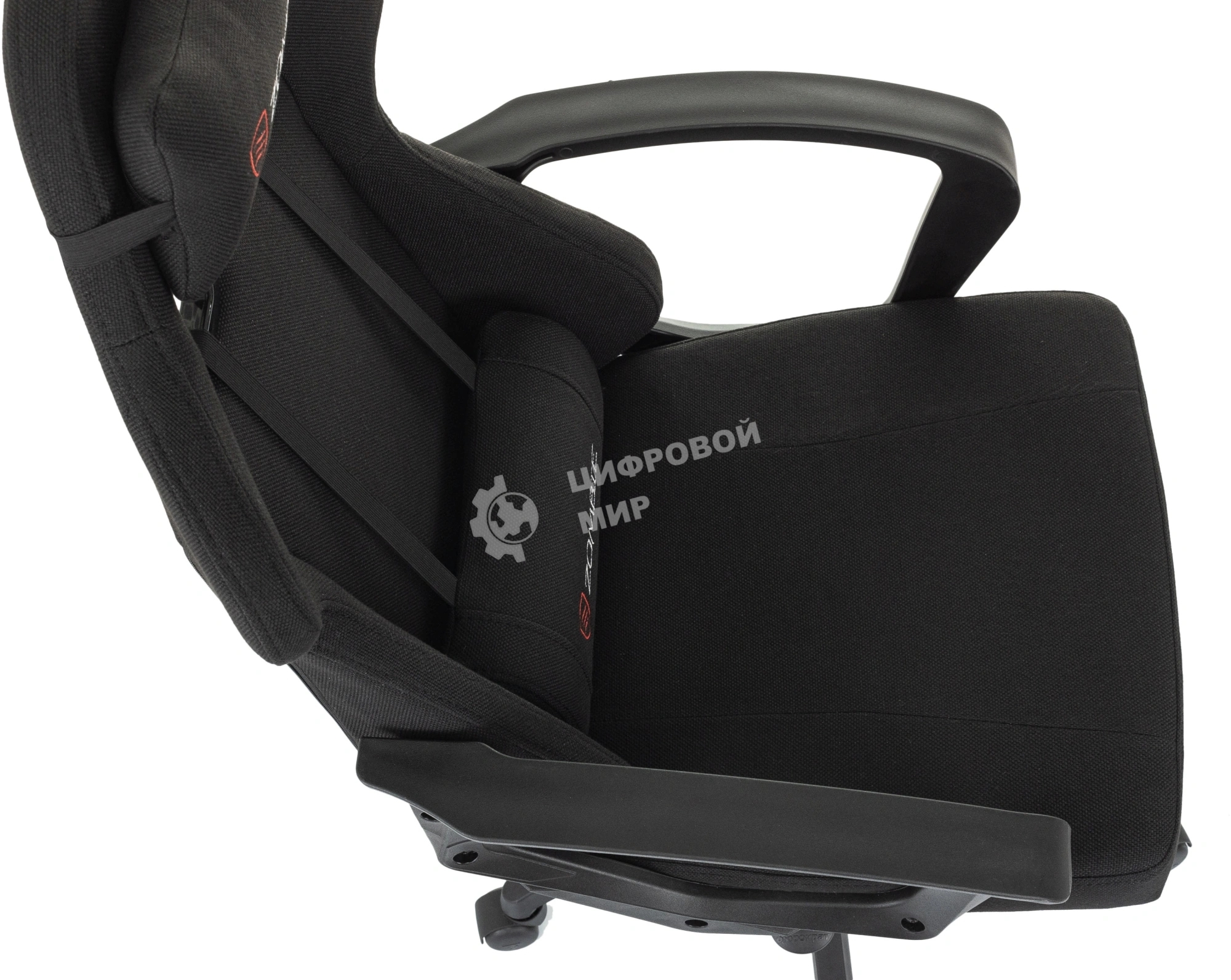 Кресло игровое Zombie Carry черный, крестов. пластик