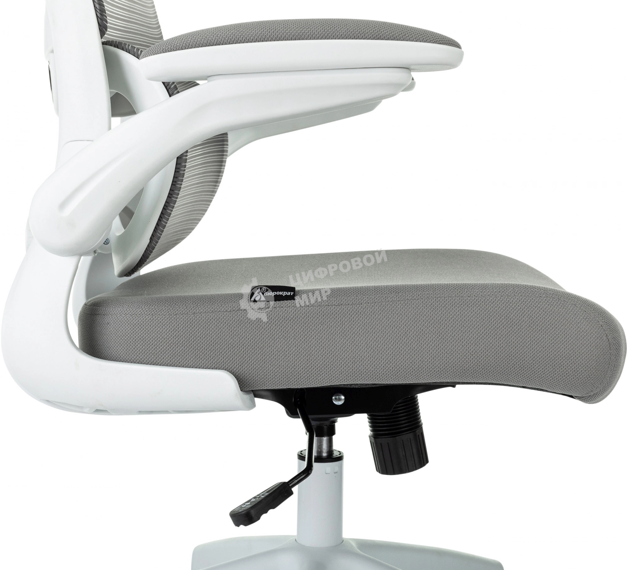 Кресло руководителя Бюрократ Sigma WH 1 серый, сетка/ткань, крестов. пластик, пластик белый