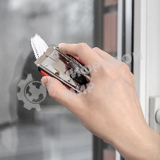 Скребок Rexant с выдвижным лезвием, обрезиненный корпус, 5 запасных лезвий в комплекте