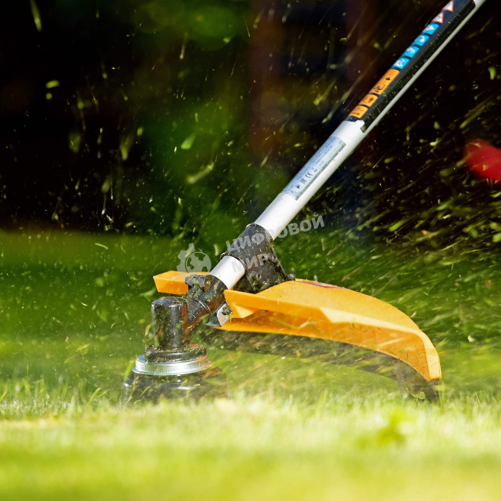 Триммер бензиновый Denzel DT 43S 43см3 2.5 лс. разъемная штанга состоит из 2 частей