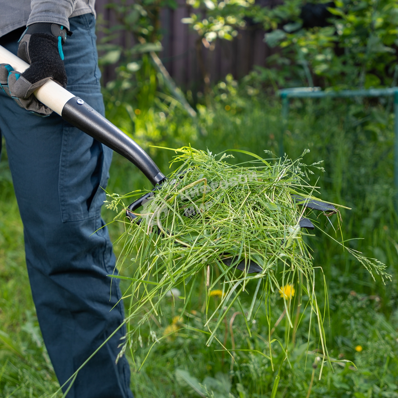 Вилы Россия 4-х рогие 190 х 220 мм широкий зуб, удлиненная тулейка 63804