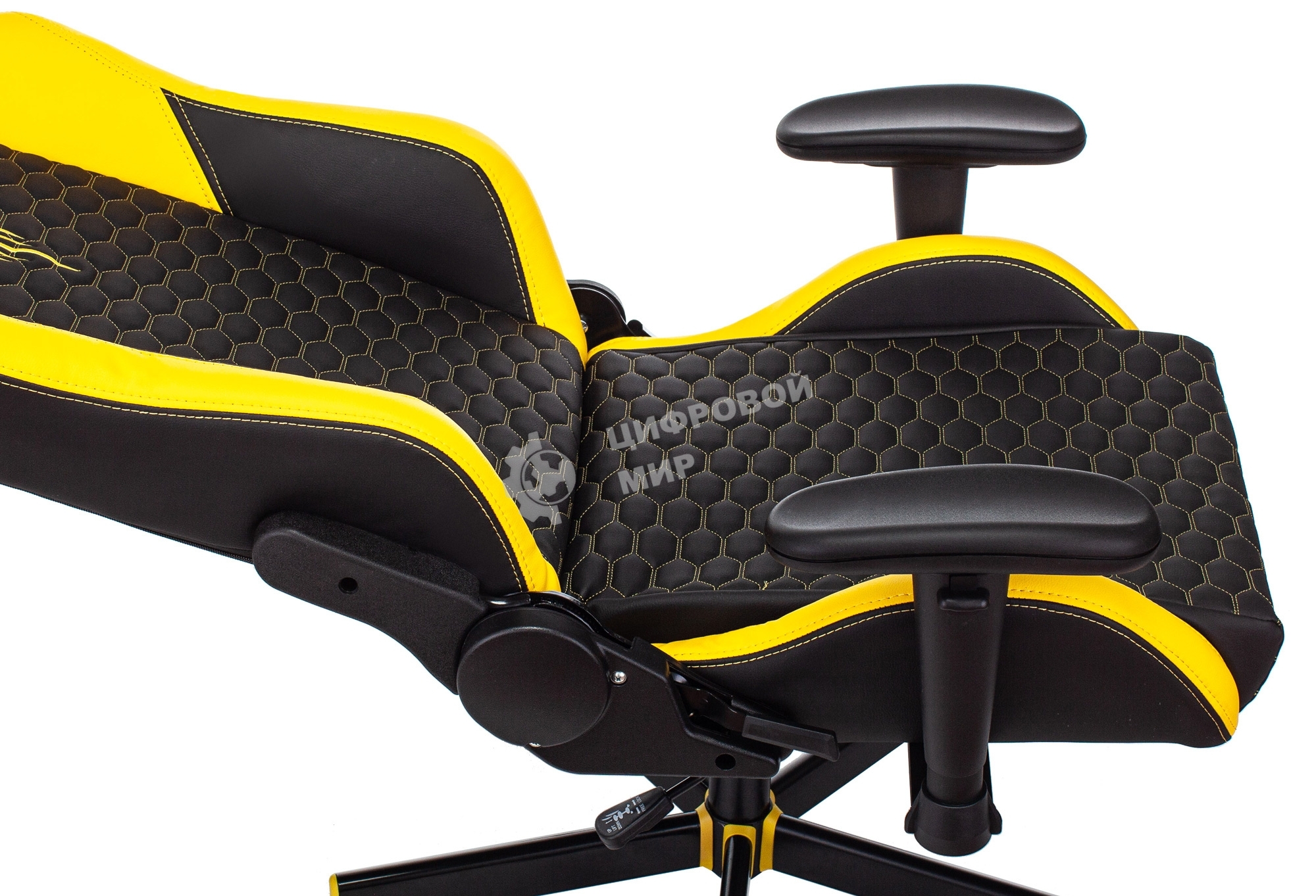 Кресло игровое Knight Neon черный/желтый соты эко.кожа с подголов. крестовина металл