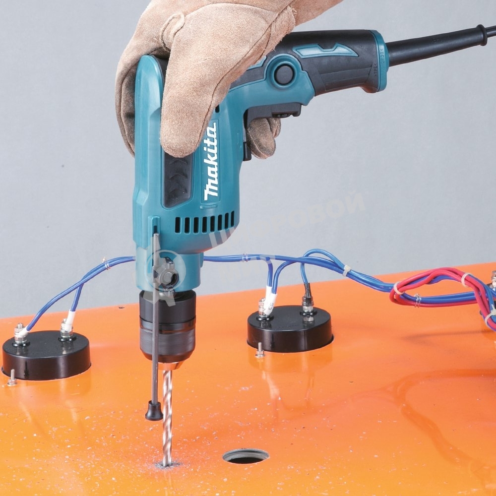 Дрель-шуруповерт сетевая Makita DP2011 370Вт,БЗП-6.5мм,0-4200об\м,1.1кг,кор