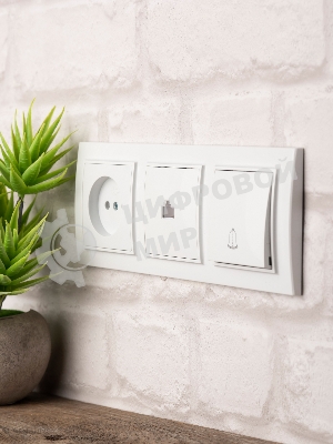 Рамка 3-местная Минск горизонтальная белая EKF Basic