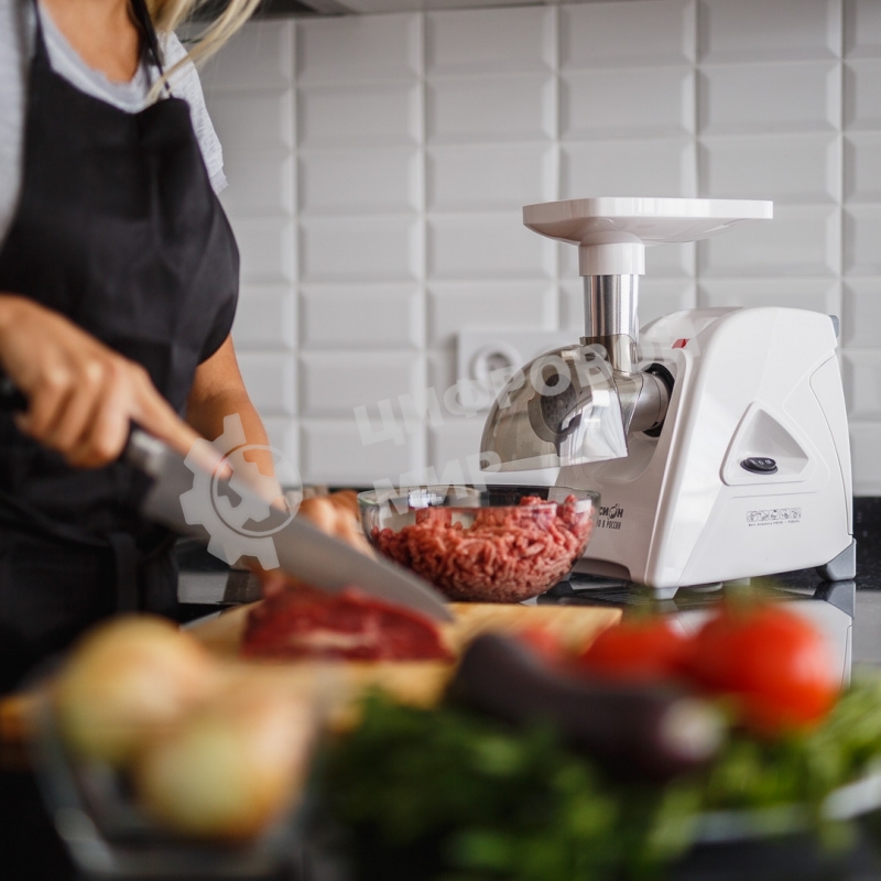 Мясорубка электрическая Аксион М35.04 белый, 1500 Вт, 1.7 кг/мин, реверс, защита от перегрузки, насадки - 4