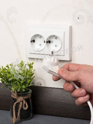 Розетка 2-ая, с/з,со шторками, 16А, СП Basic Минск белый