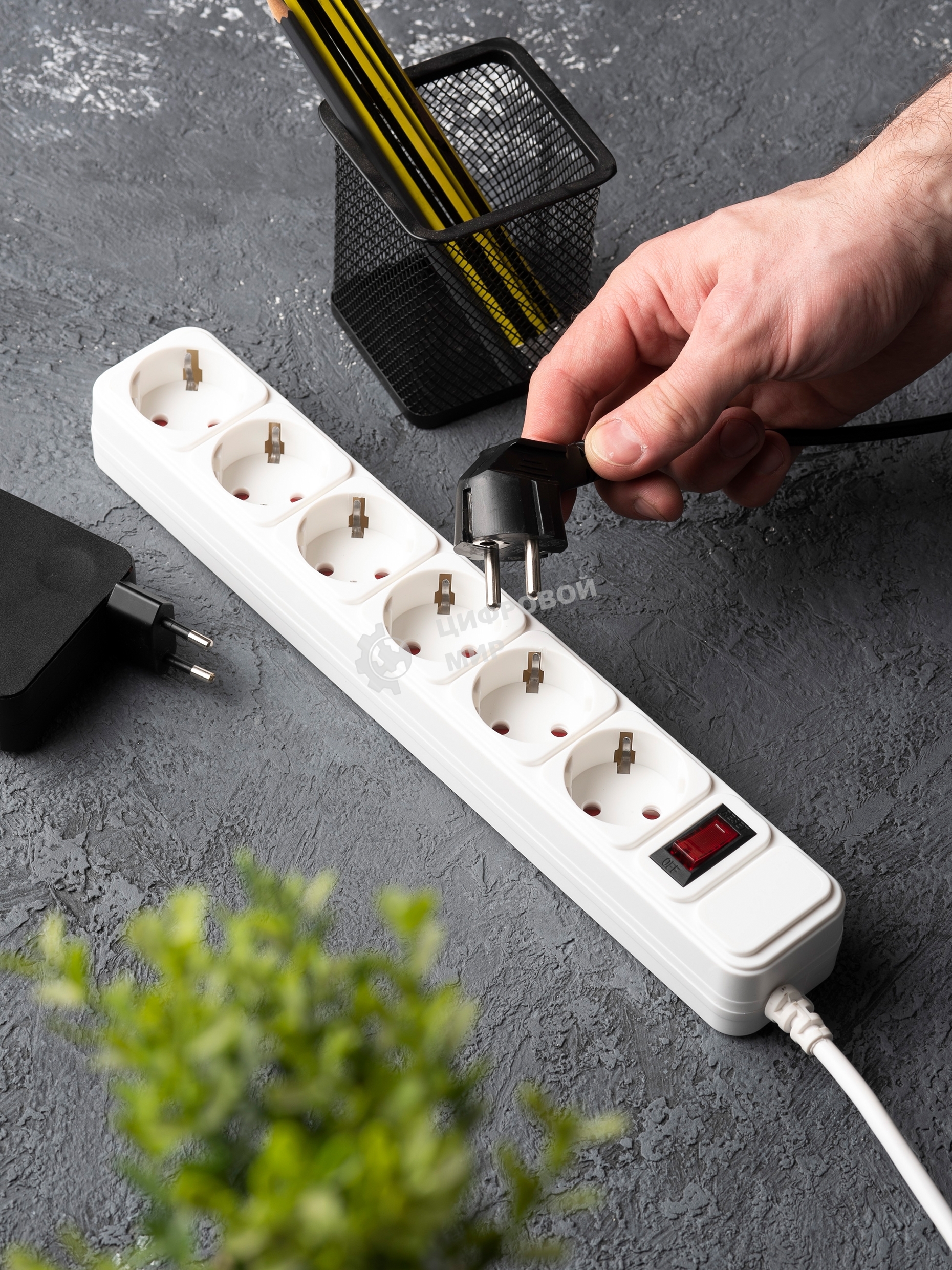 Сетевой фильтр EKF UFP10-375-6-03 6x3 м 10А/2,2 кВт с выкл. c/з ПВС 3х0,75 Блокбастер EKF PROxima