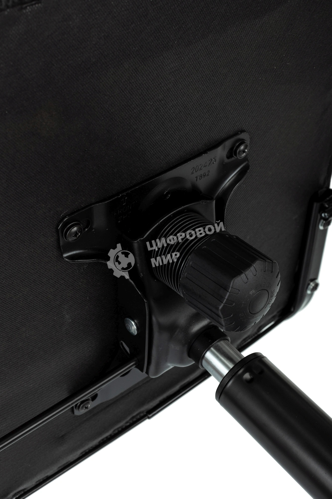 Кресло руководителя Бюрократ CH Balance черный Elastic-102 TW-11 сетка/ткань крестов. металл черный