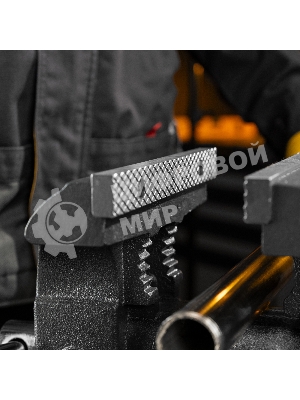 Тиски слесарные Denzel BVH-200, 200 мм, поворотные, стальная направляющая, с наковальней