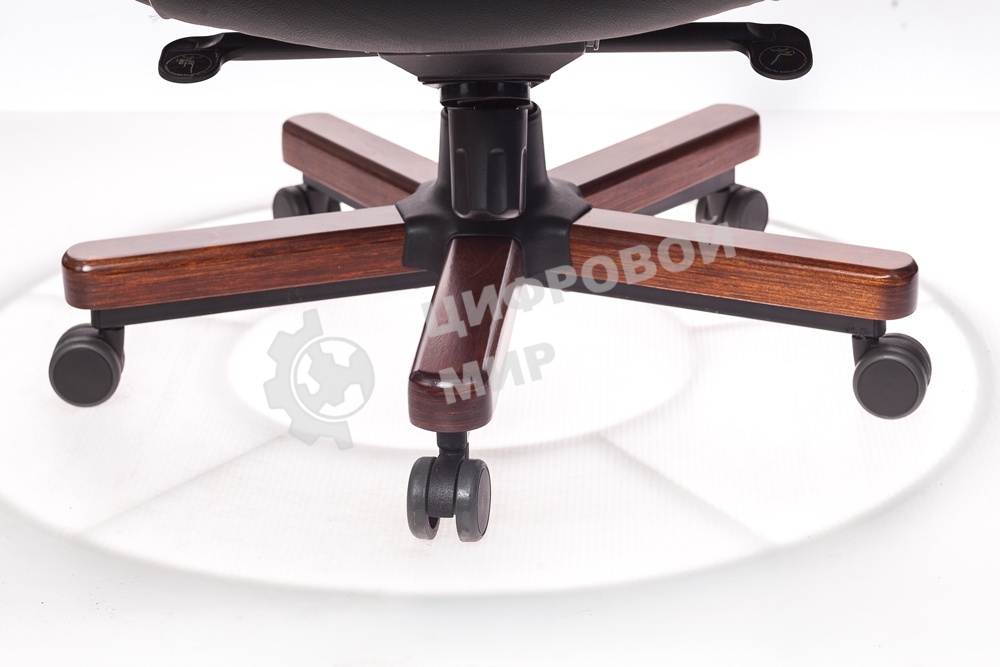 Кресло руководителя Бюрократ T-9923WALNUT/BLACK черный, кожа, крестовина дерево