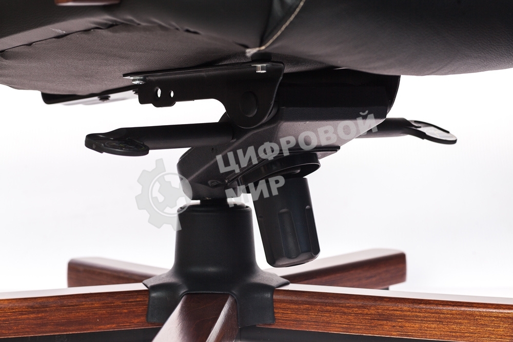 Кресло руководителя Бюрократ T-9923WALNUT/BLACK черный, кожа, крестовина дерево