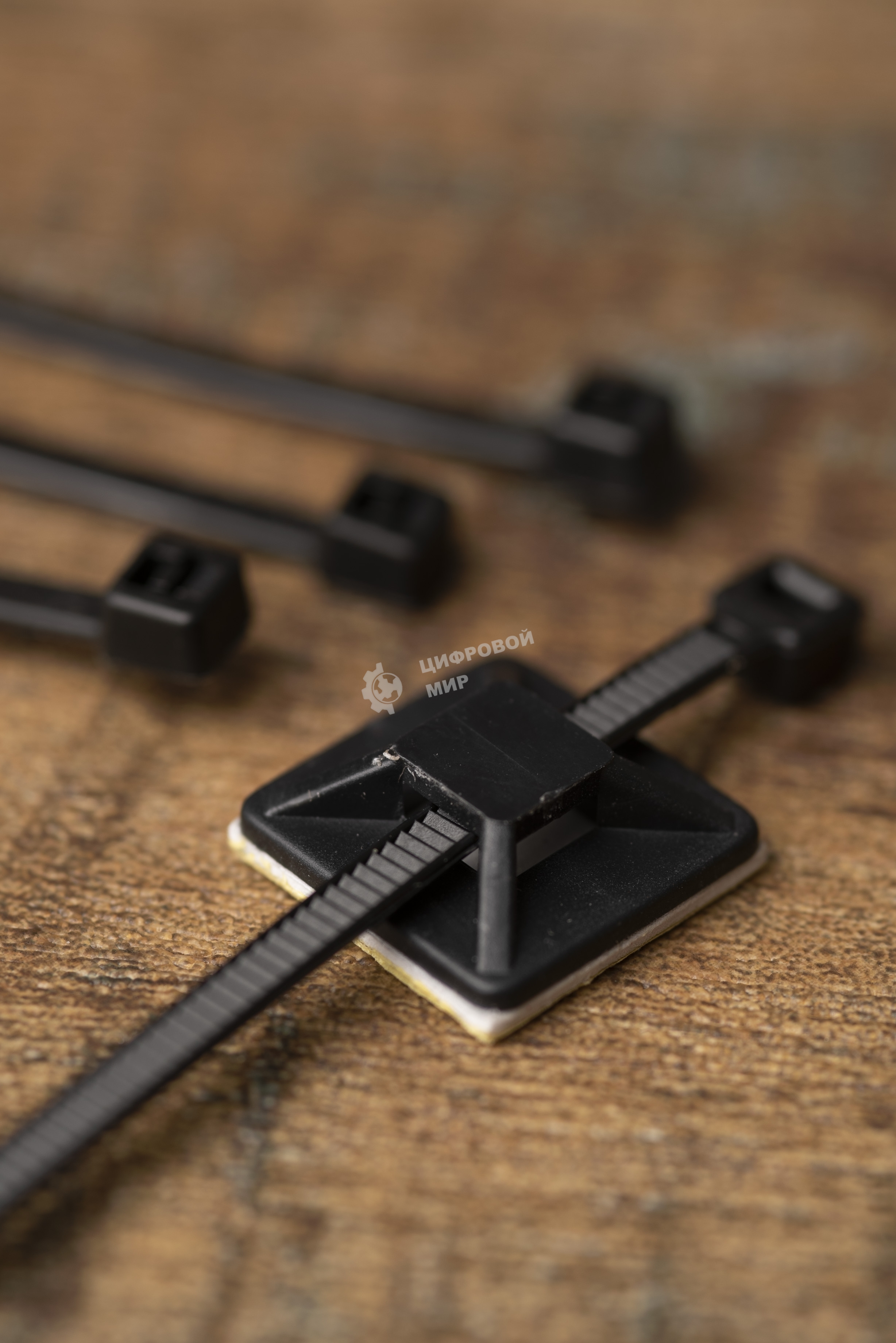 Площадка EKF plc-20x20-b самоклеящаяся (20х20 мм.) черная (100 шт.) EKF