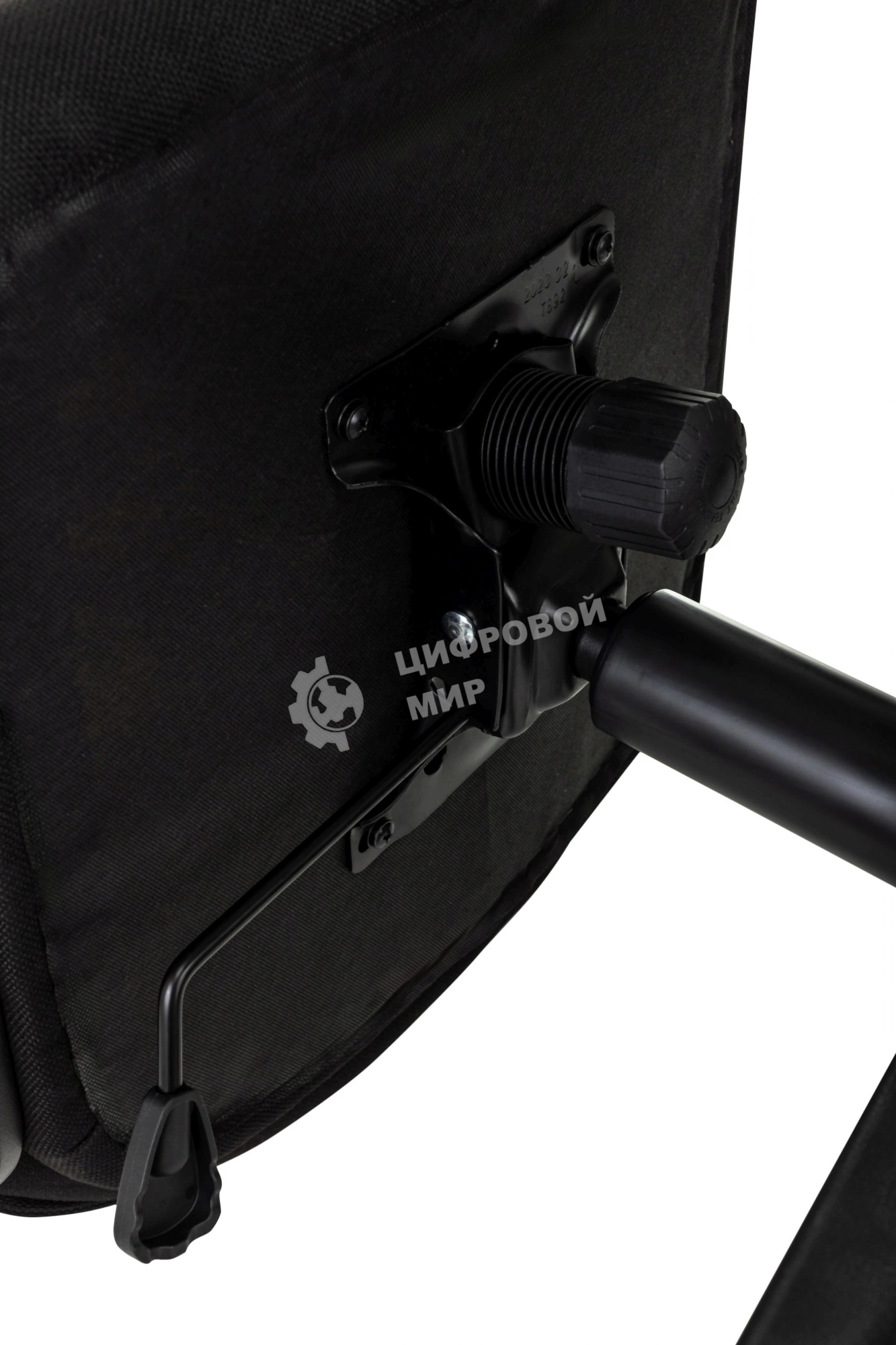 Кресло руководителя Бюрократ CH 002 Fabric 3C11 черный, крестов. пластик