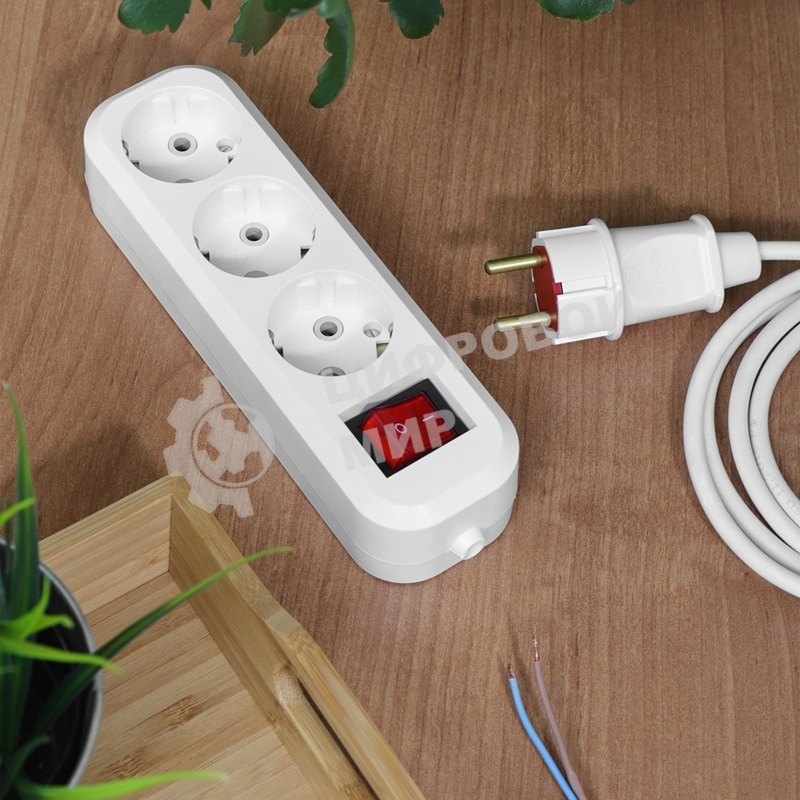 Колодка Rexant 3 гнезда с кнопкой c заземлением