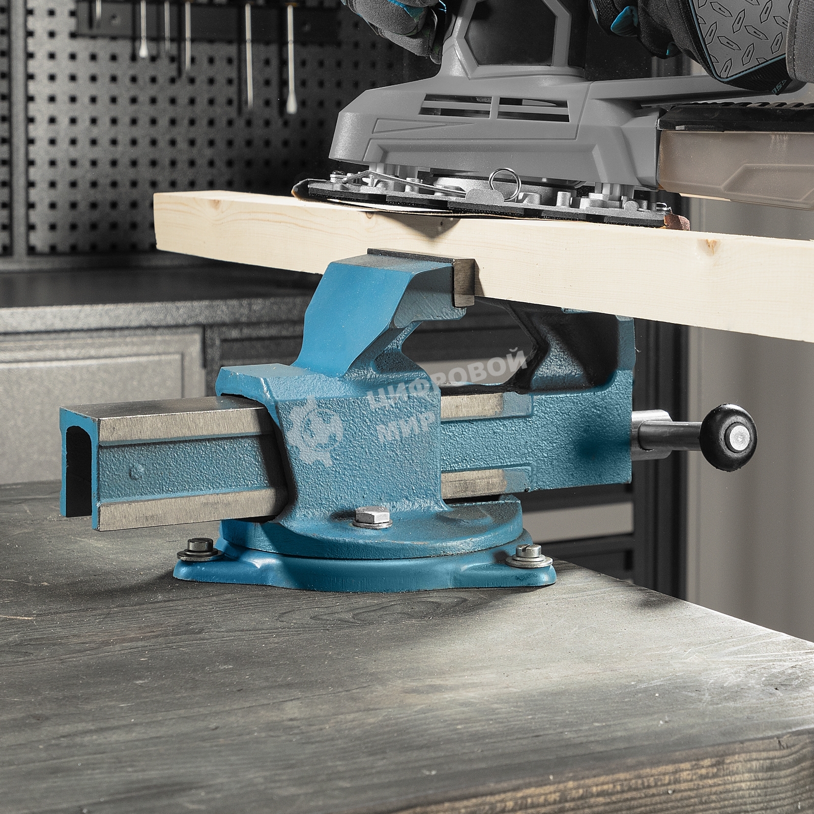 Тиски Россия слесарные,100 мм,поворотные 18663