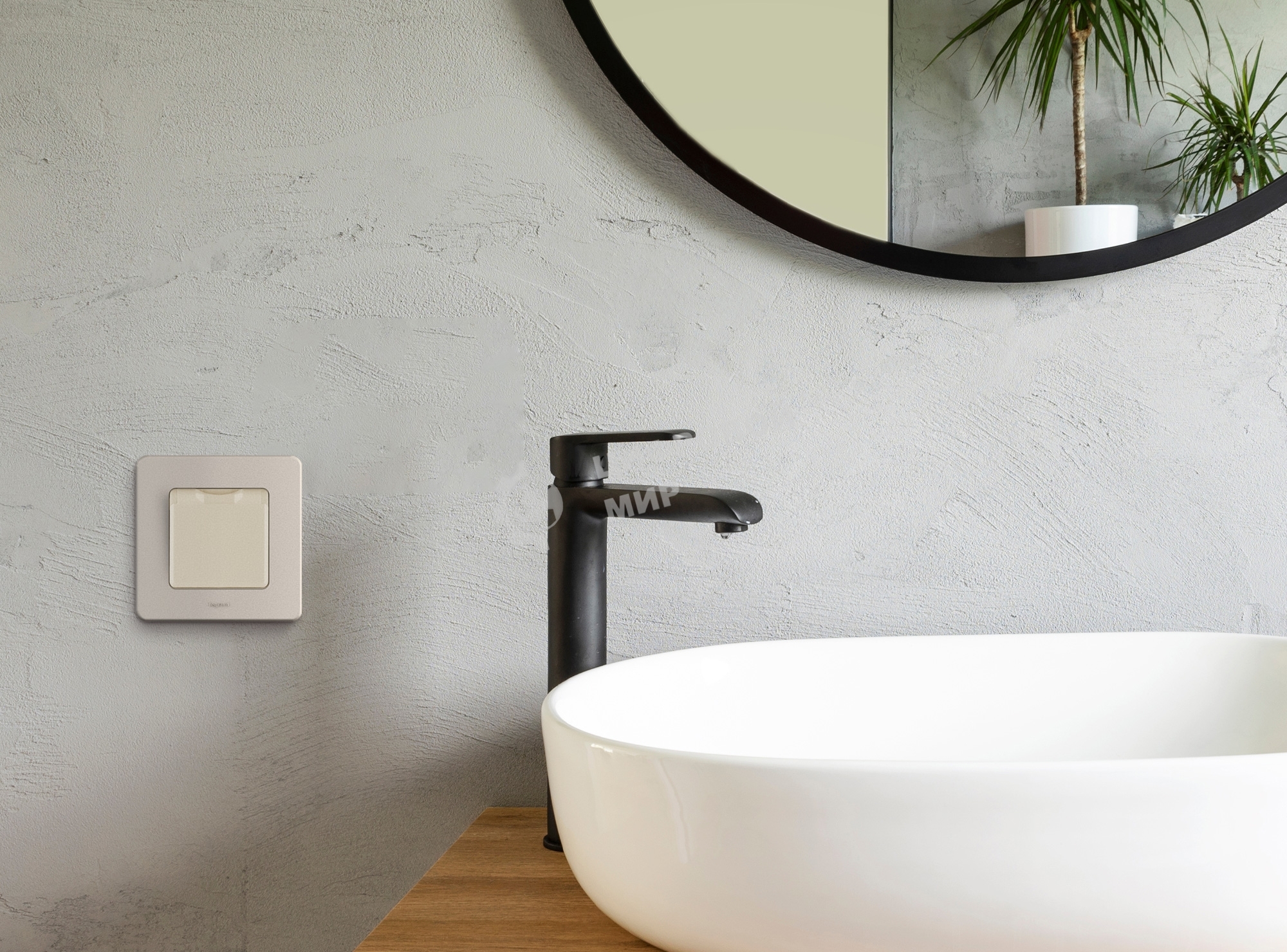 Розетка 2К+З IP44 с крышкой и шторками немецкий стандарт 16А 250 В слоновая кость